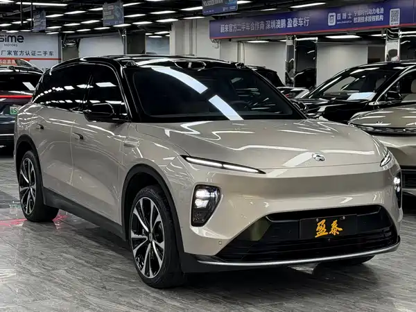 NIO ES8 2023