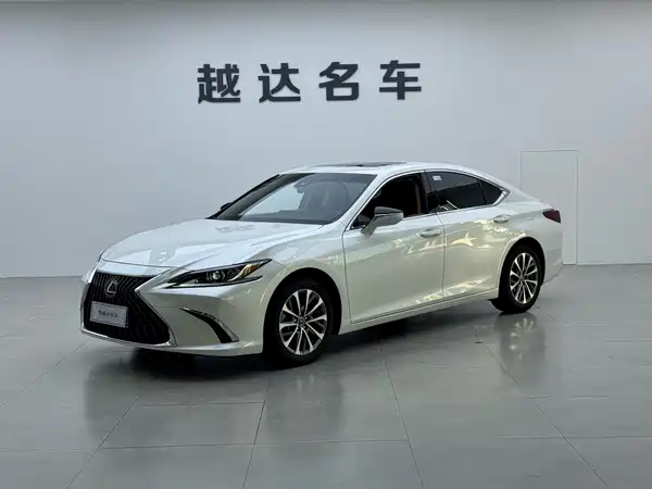 Lexus ES 2024