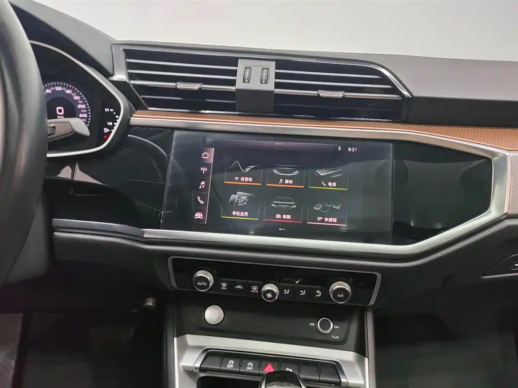 Audi Q3 2020 — фото 12