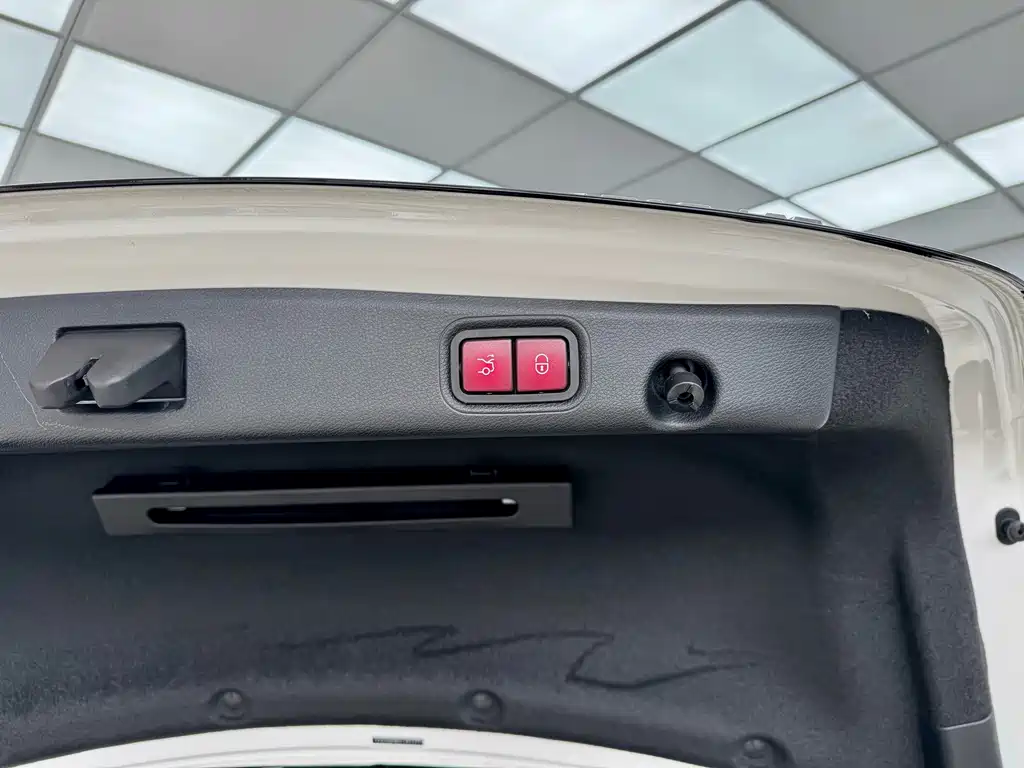 Mercedes-Benz E-Class 2020 — фото 24