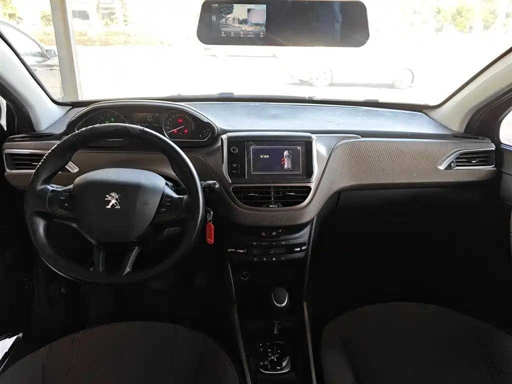 Peugeot 2008 2017 — фото 13
