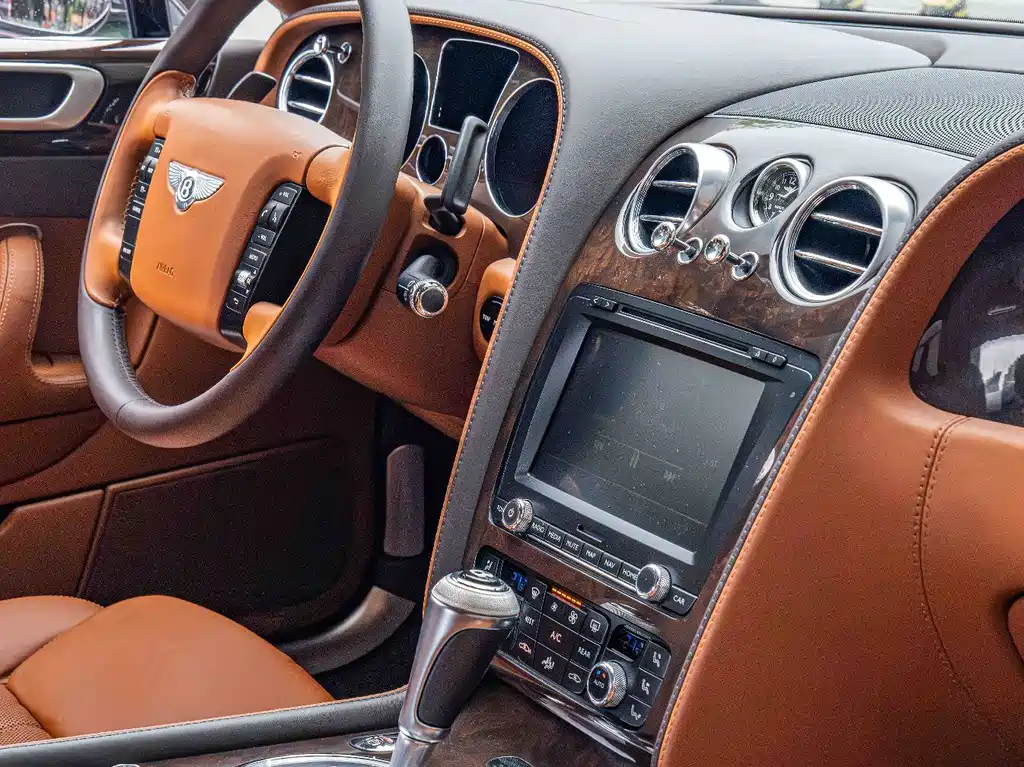 Bentley Flying Spur 2012 — фото 16