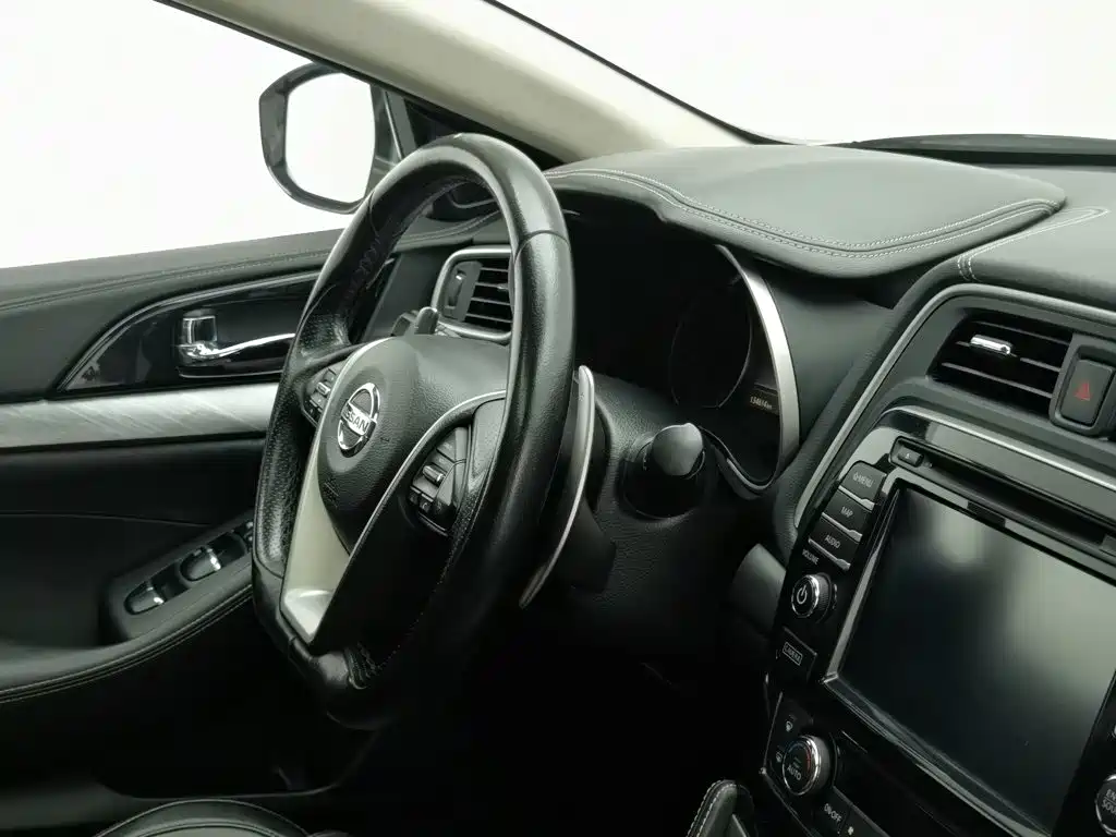 Nissan Sima 2018 — фото 22