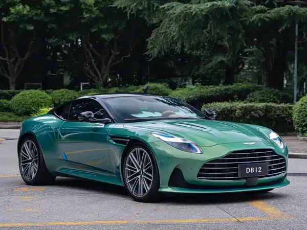 Aston Martin DB12 2024