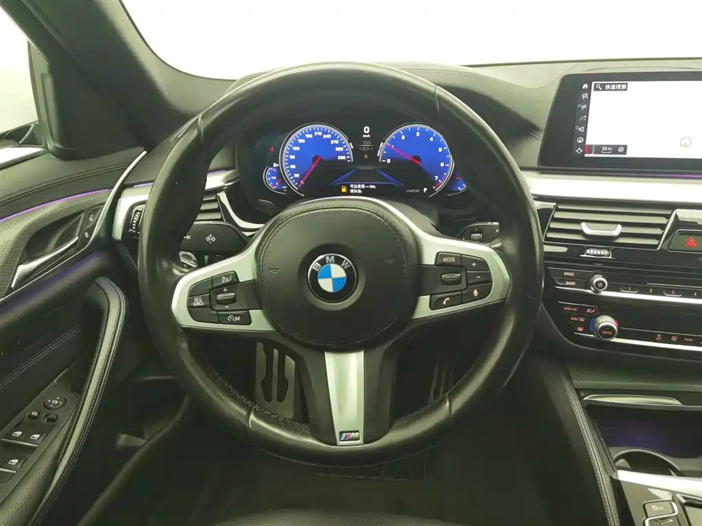 BMW 5 Series 2018 — фото 11