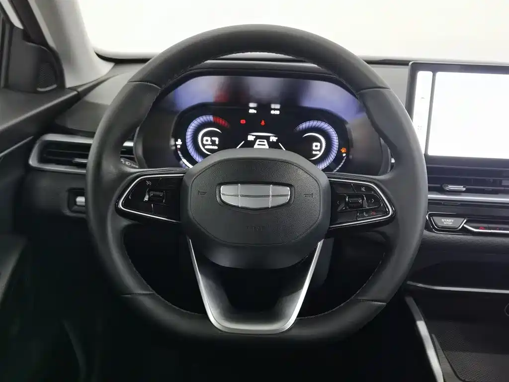 Geely Emgrand 2025 — фото 11