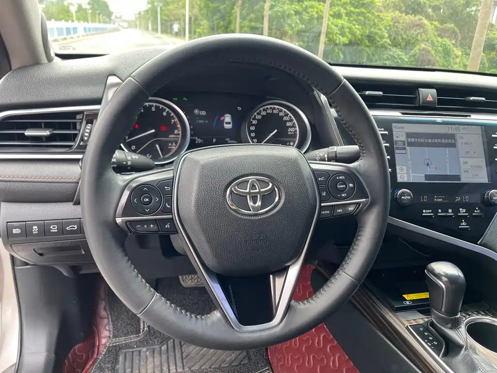 Toyota Camry 2018 — фото 21