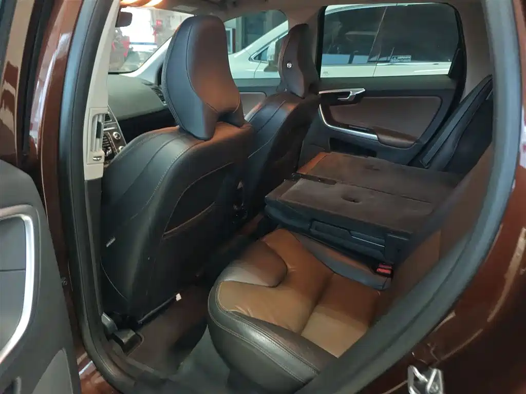 Volvo XC60 2015 — фото 11