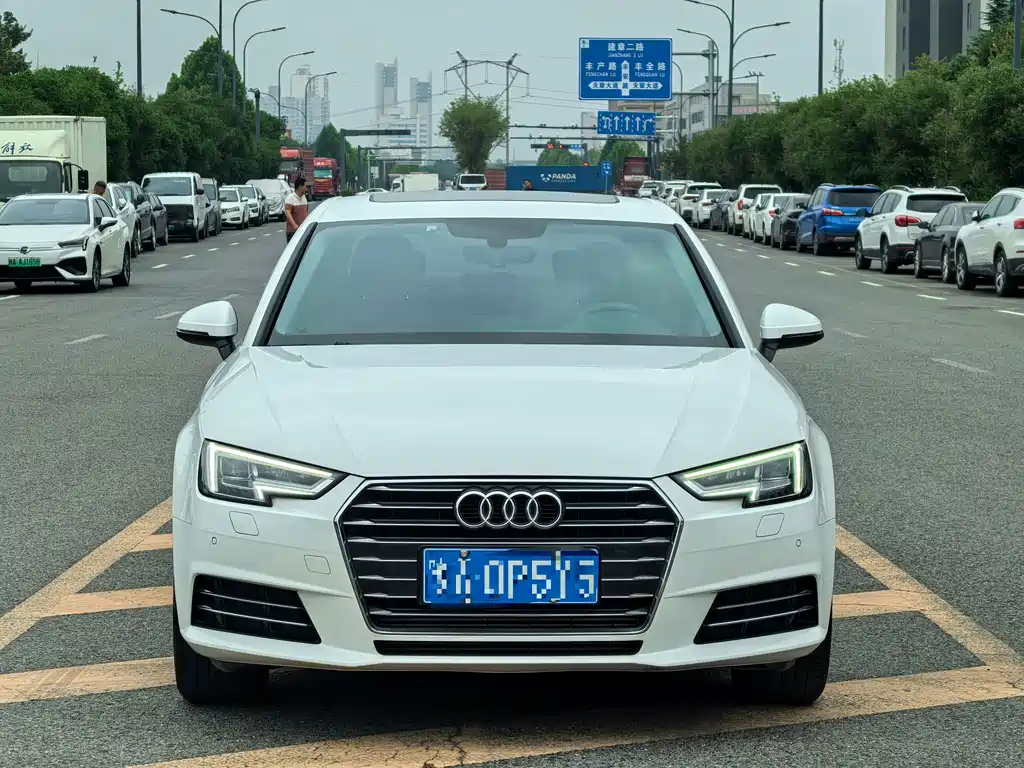 Audi A4L 2018 — фото 2