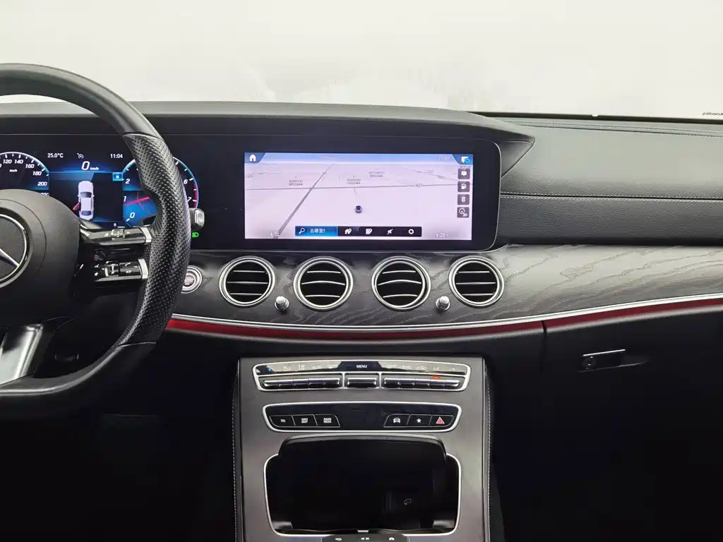 Mercedes-Benz E-Class 2022 — фото 12