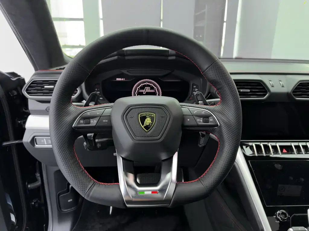 Lamborghini Urus 2020 — фото 16