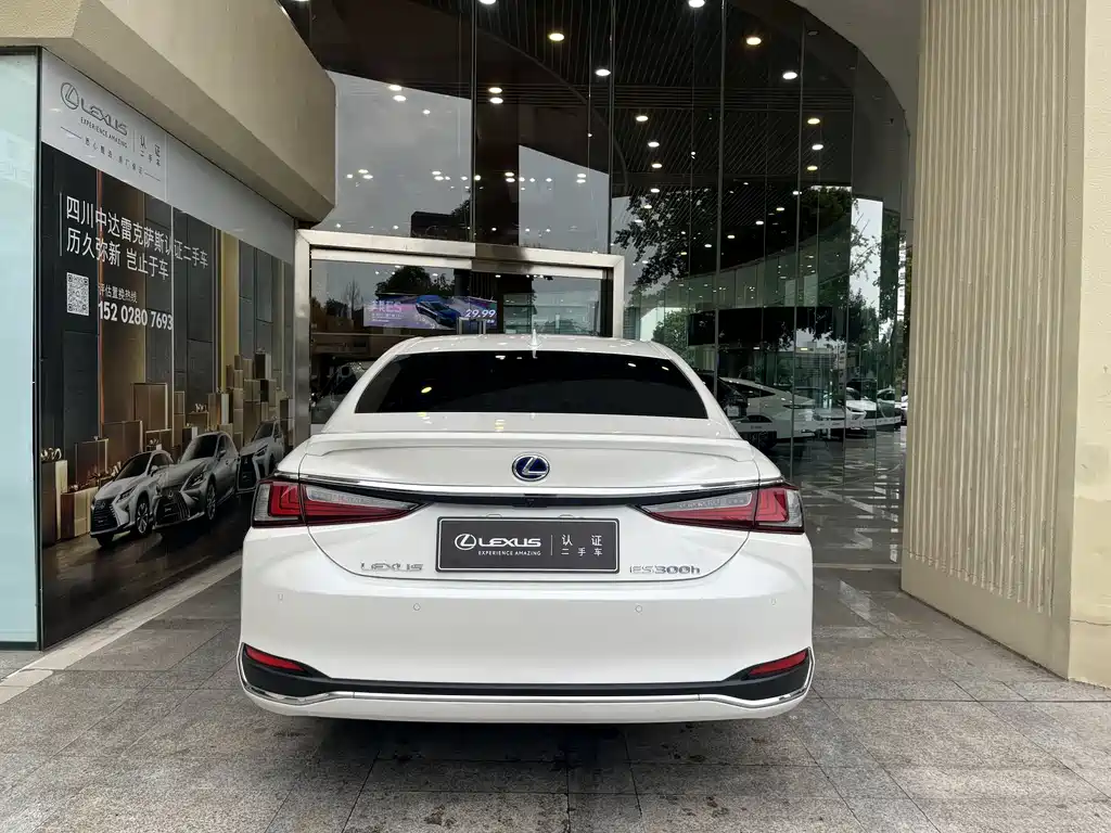 Lexus ES 2021