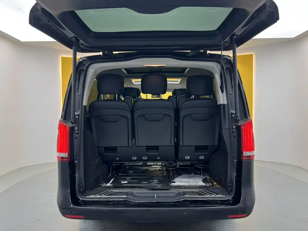 Mercedes-Benz V-Class 2021 — фото 11