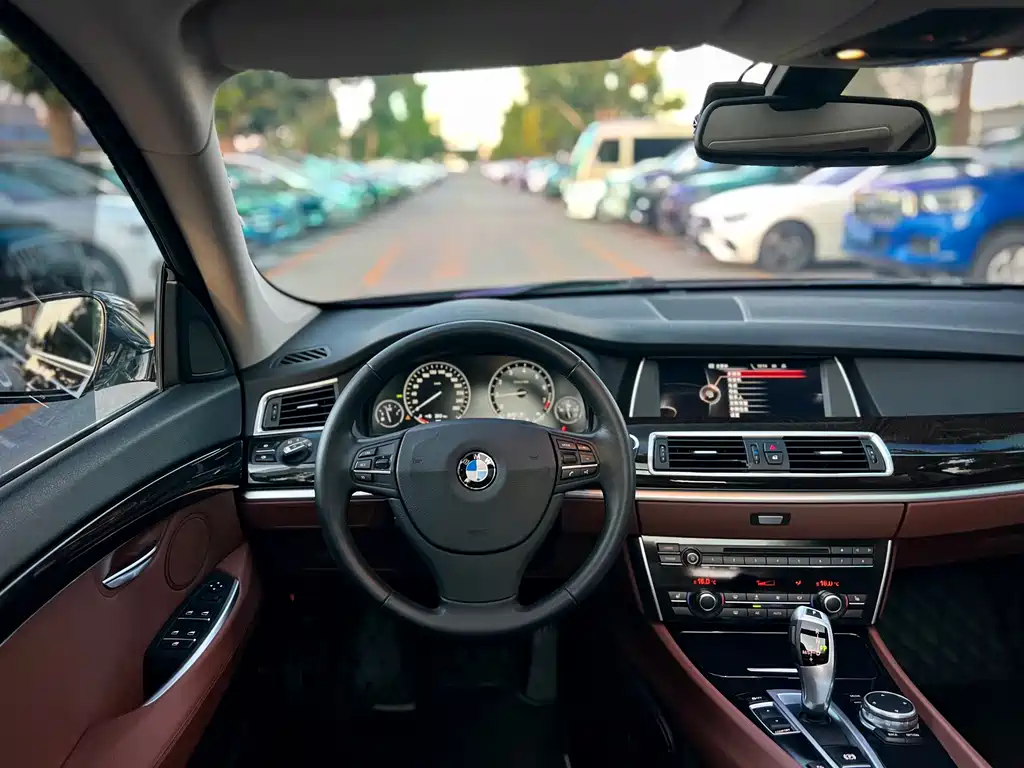 BMW 5 Series GT 2015 — фото 12