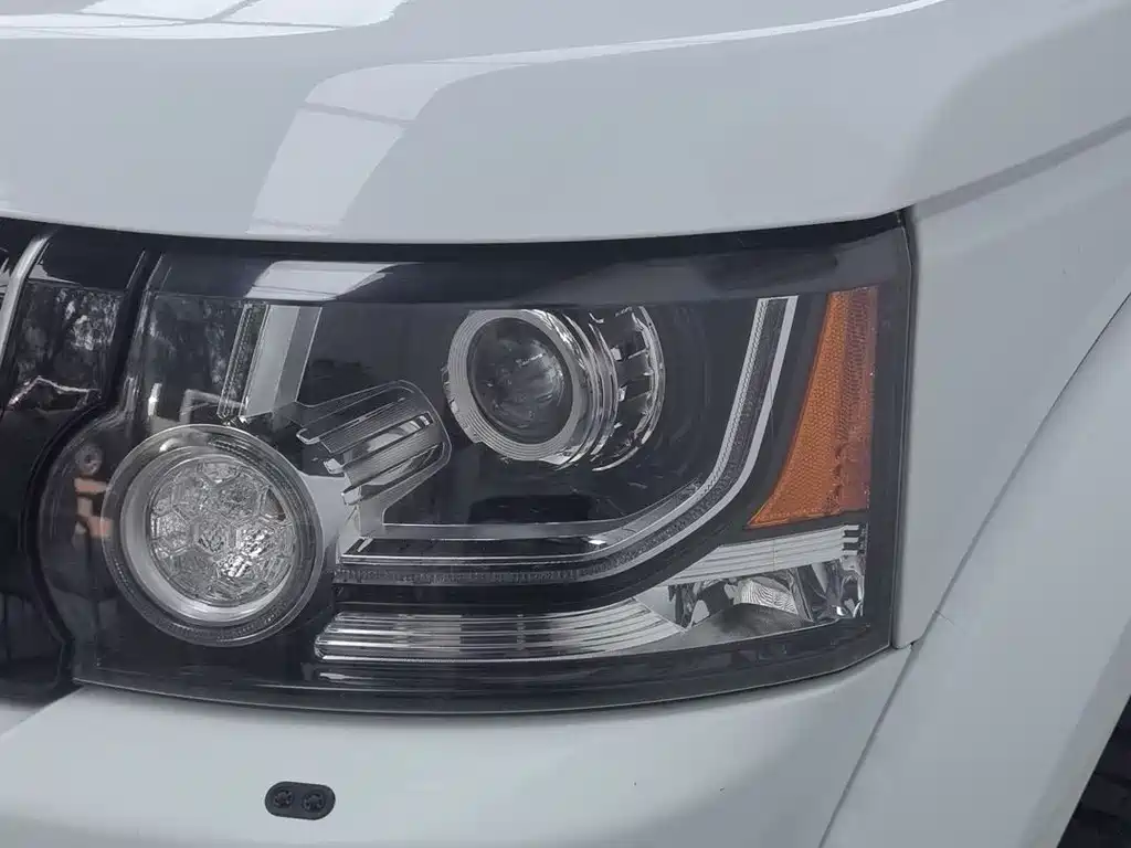 Land Rover Discovery 2014 — фото 10