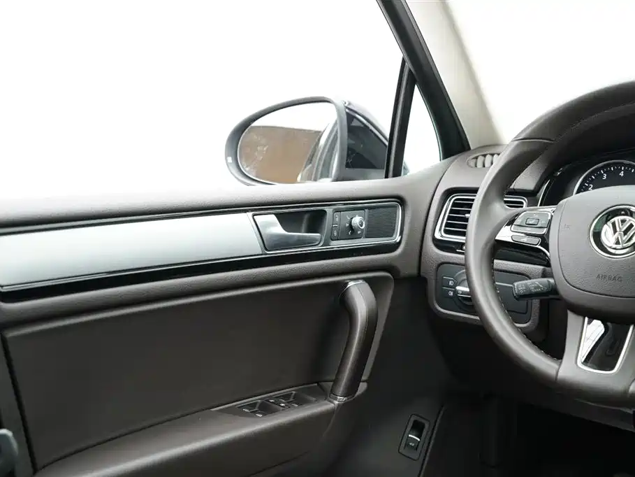 Volkswagen Touareg 2017 — фото 13