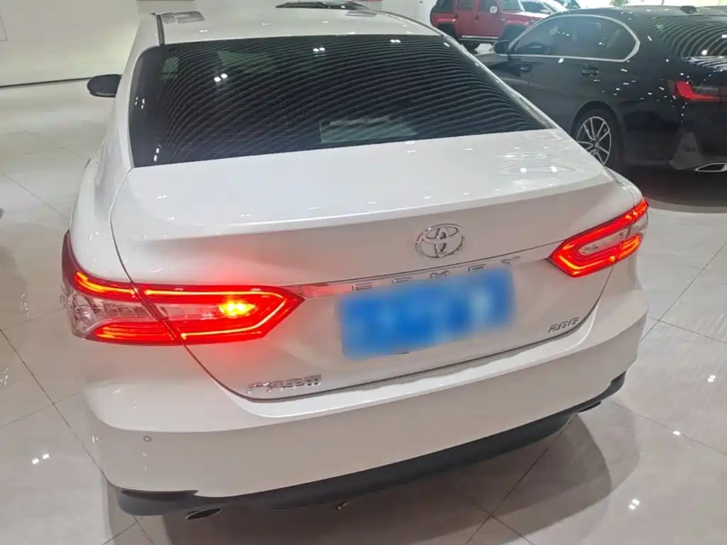 Toyota Camry 2020 — фото 6