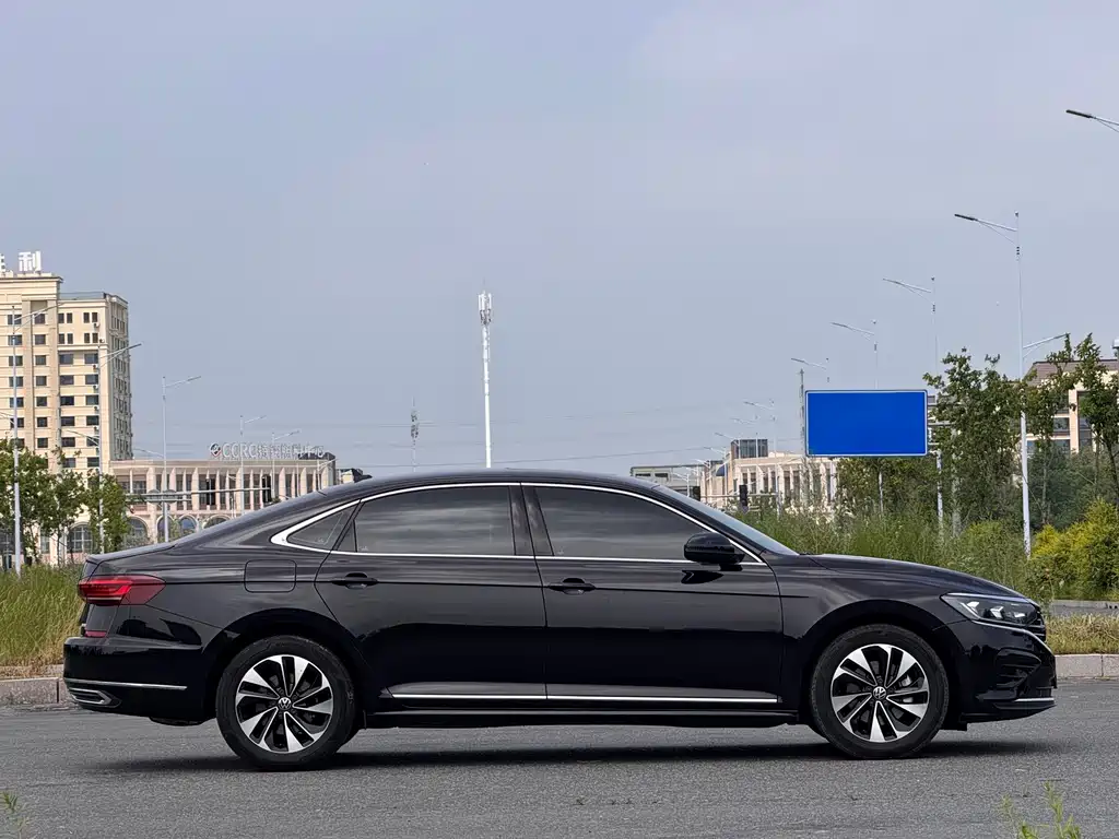 Volkswagen Passat 2023 — фото 8