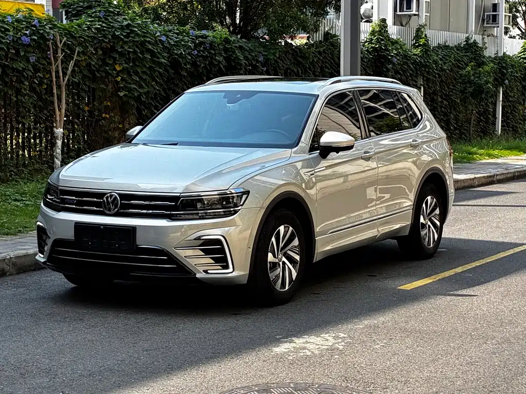 Volkswagen Tiguan L Plug-In Hybrid 2020 — фото 1