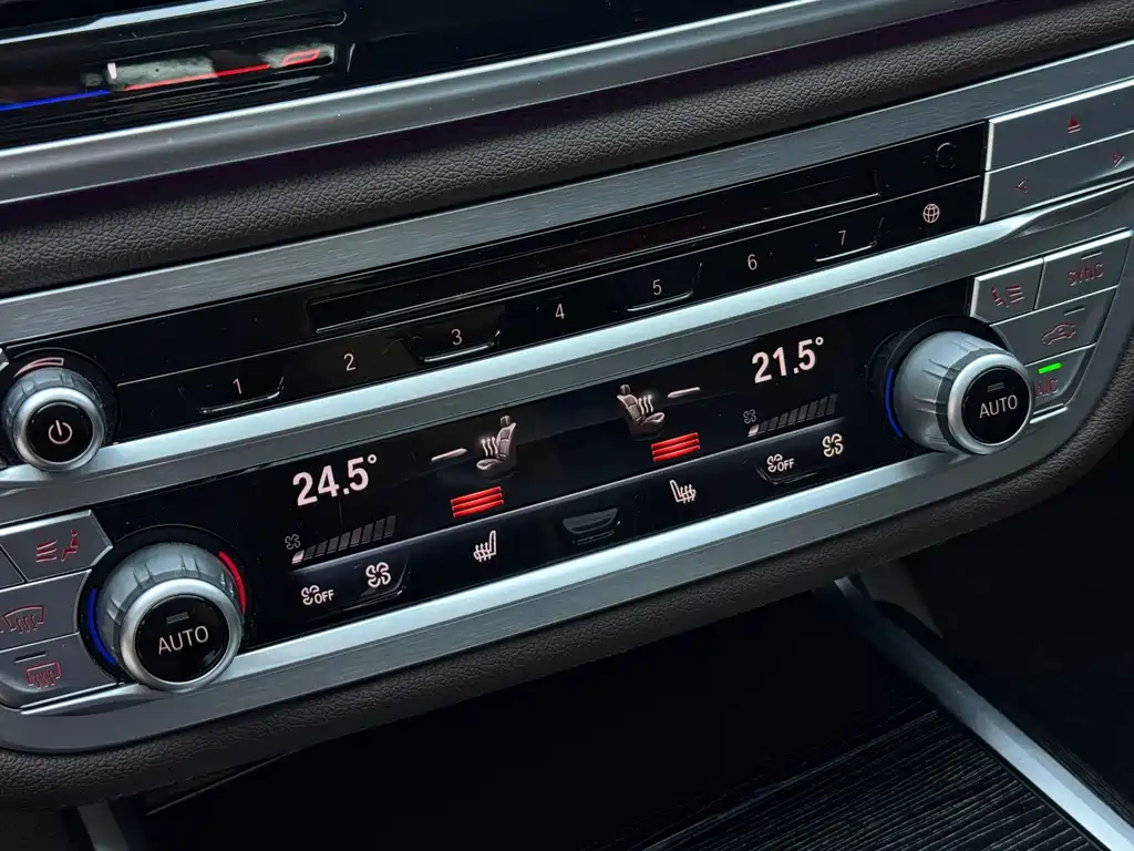 BMW 7 Series 2018 — фото 10