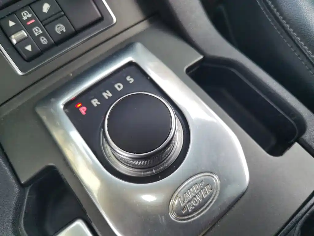 Land Rover Discovery 2015 — фото 15