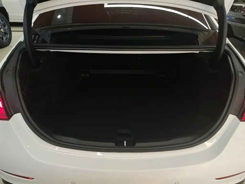 Mercedes-Benz C-Class 2023 — фото 19