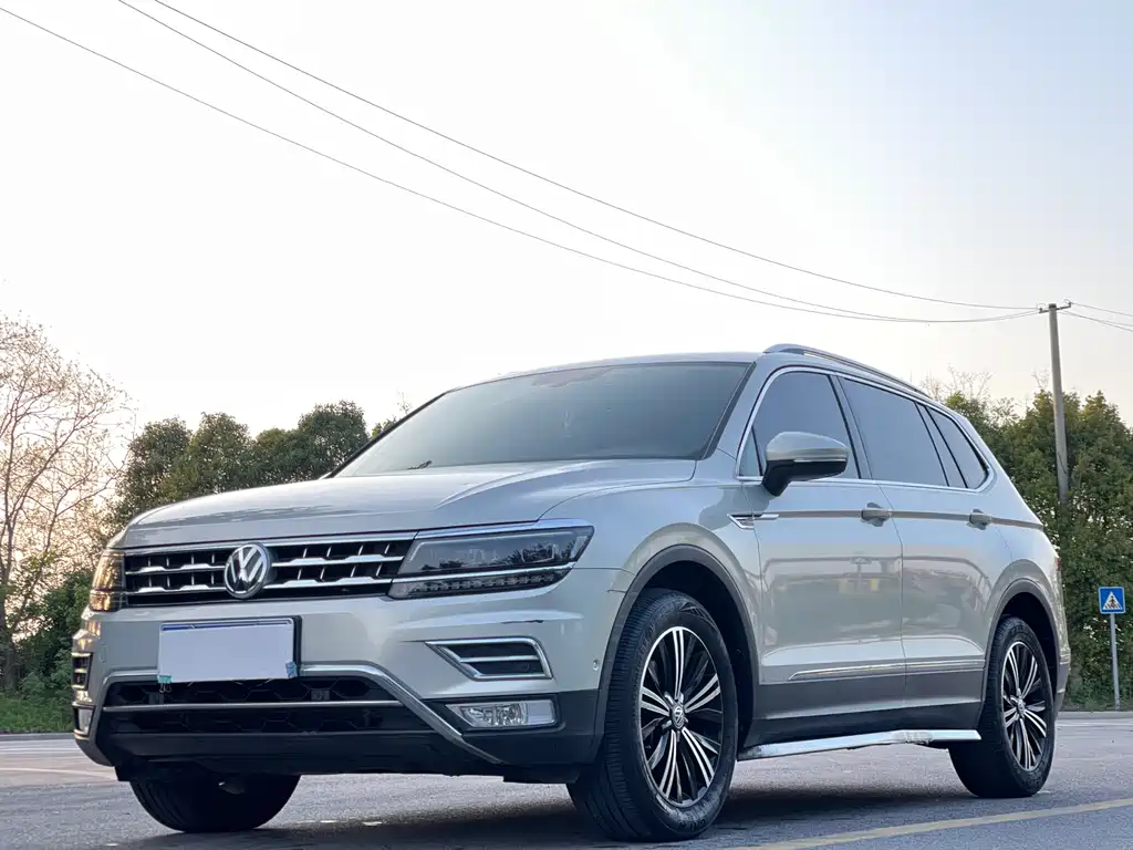 Volkswagen Tiguan L 2017 — фото 1