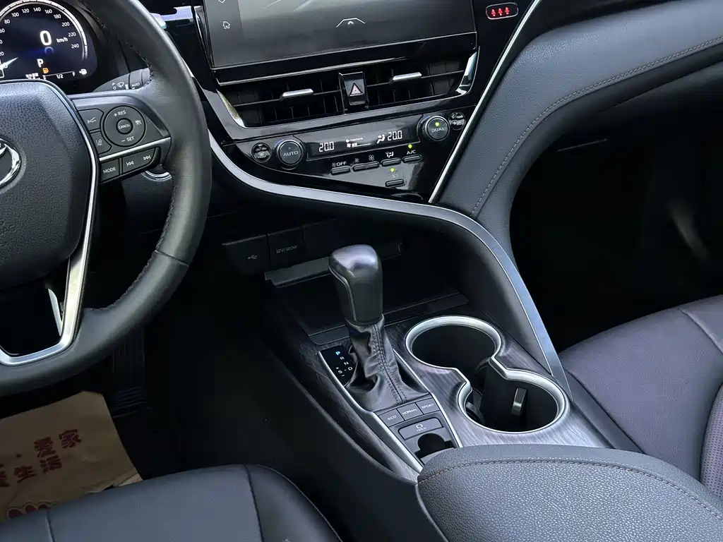 Toyota Camry 2023 — фото 17