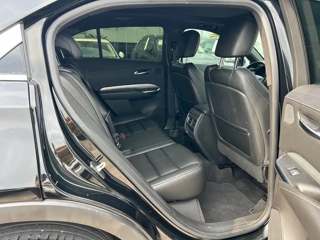 Cadillac XT4 2019 — фото 10