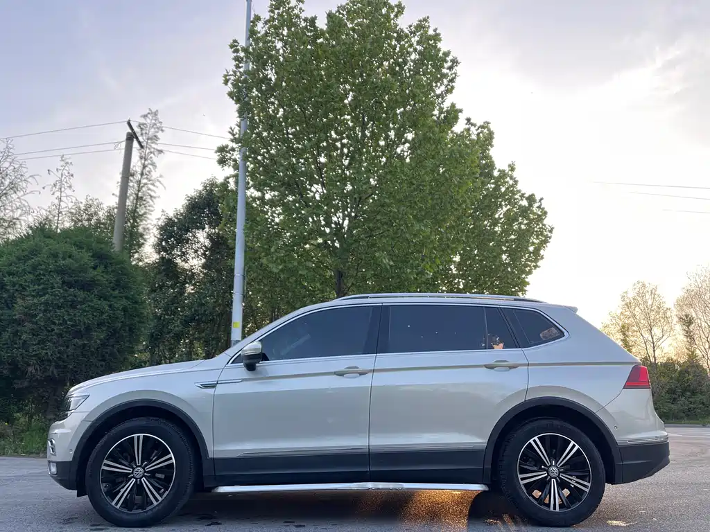 Volkswagen Tiguan L 2017 — фото 4