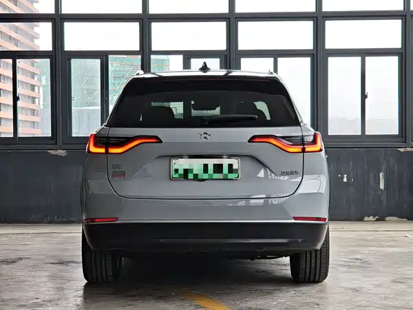 NIO ES8 2021