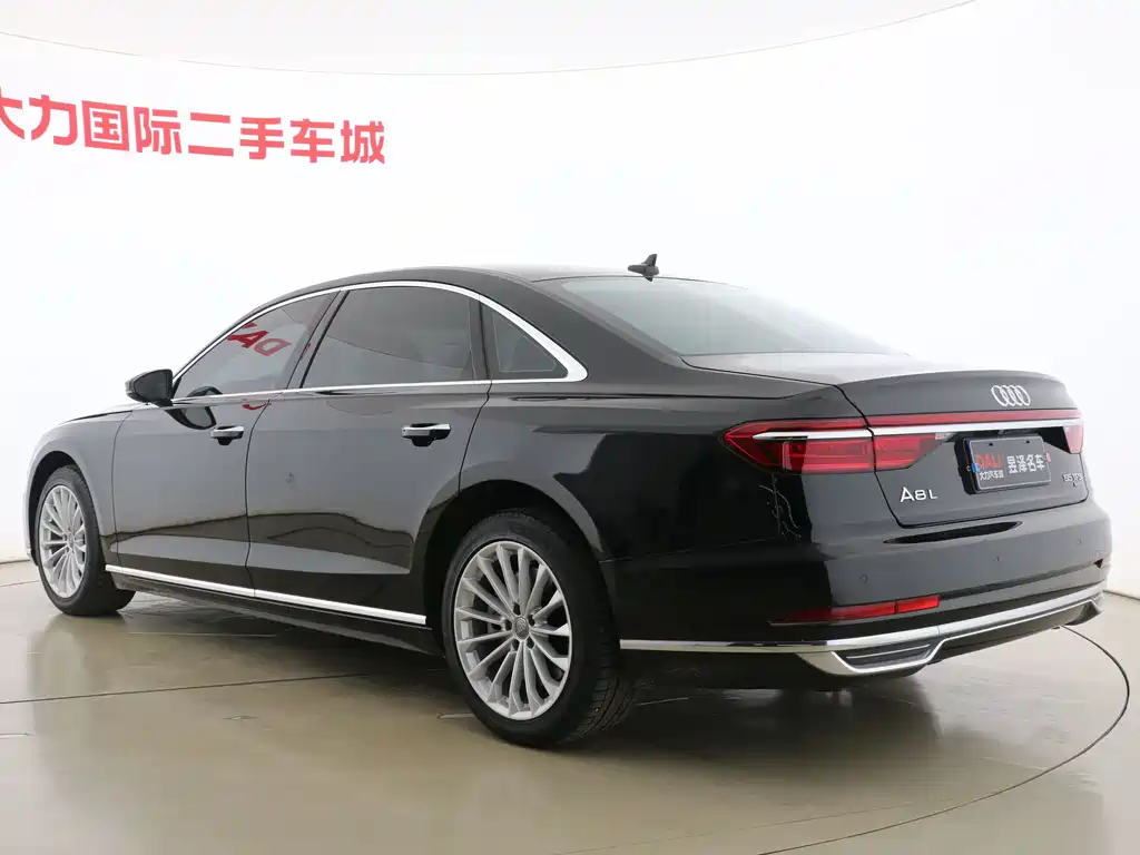 Audi A8 2018 — фото 9