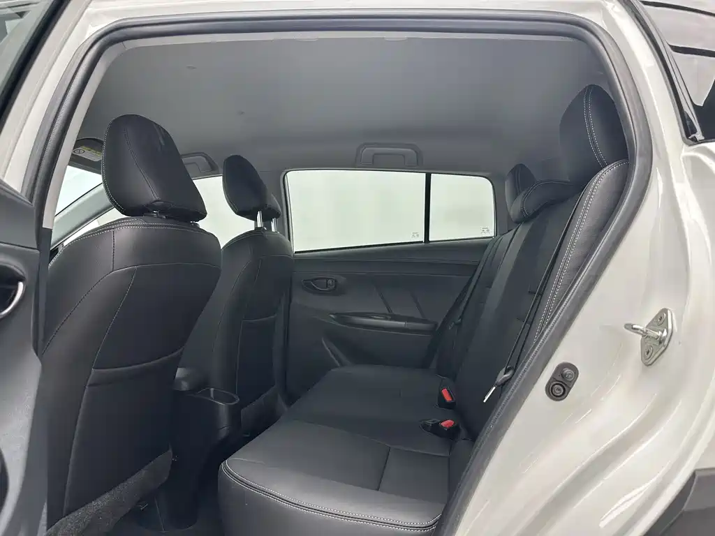 Toyota Yaris L 2022