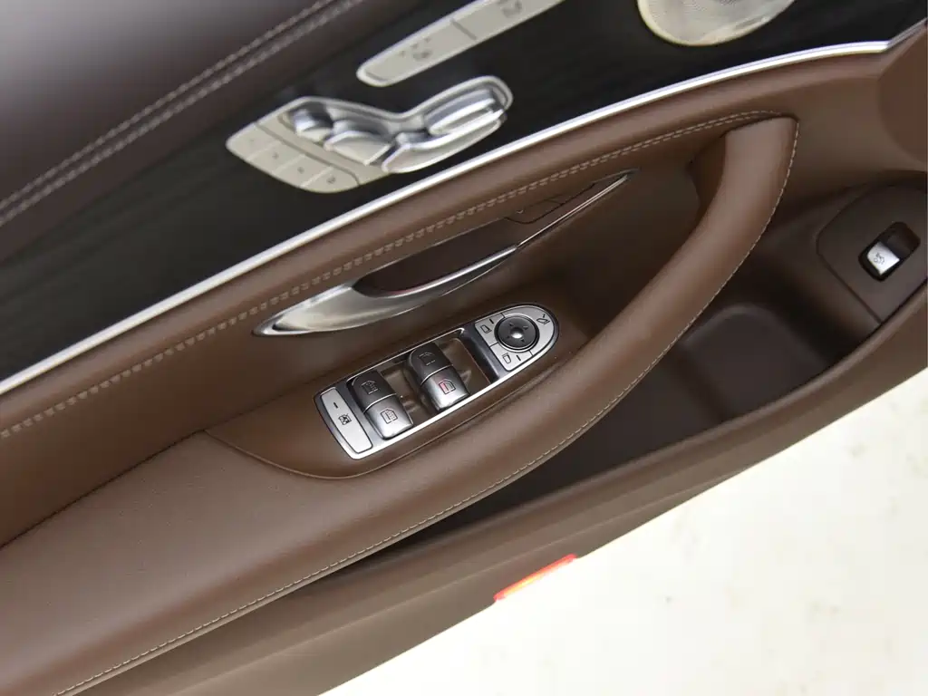 Mercedes-Benz E-Class 2023 — фото 10