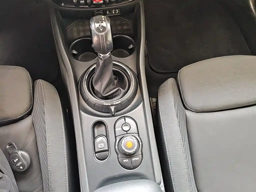 MINI Clubman 2017 — фото 14