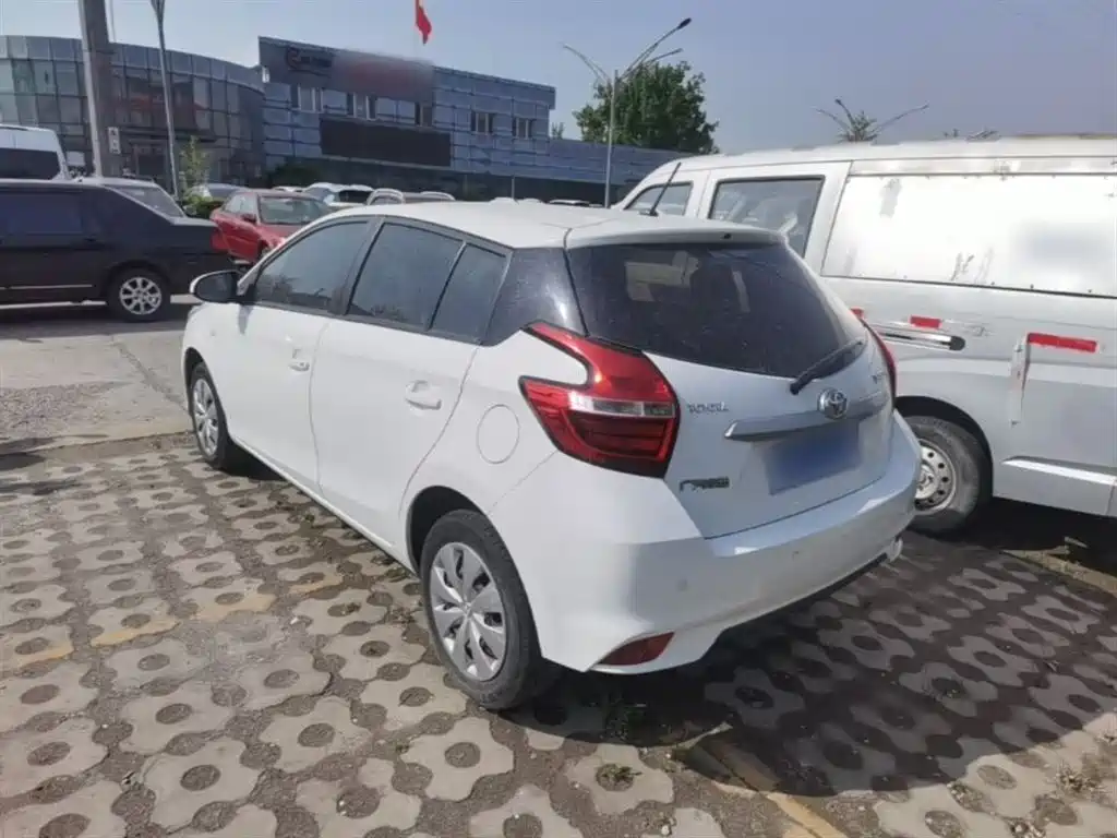 Toyota Yaris L 2019 — фото 5