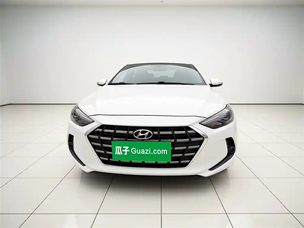 Hyundai Elantra 2019 — фото 23