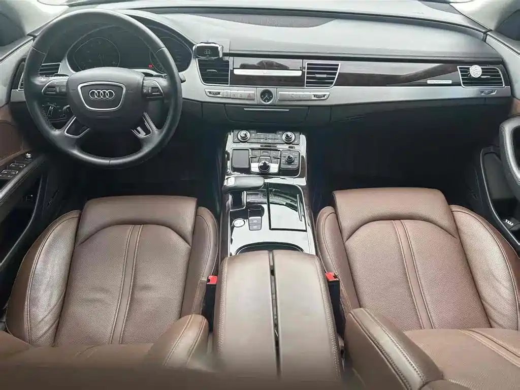 Audi A8 2014 — фото 12