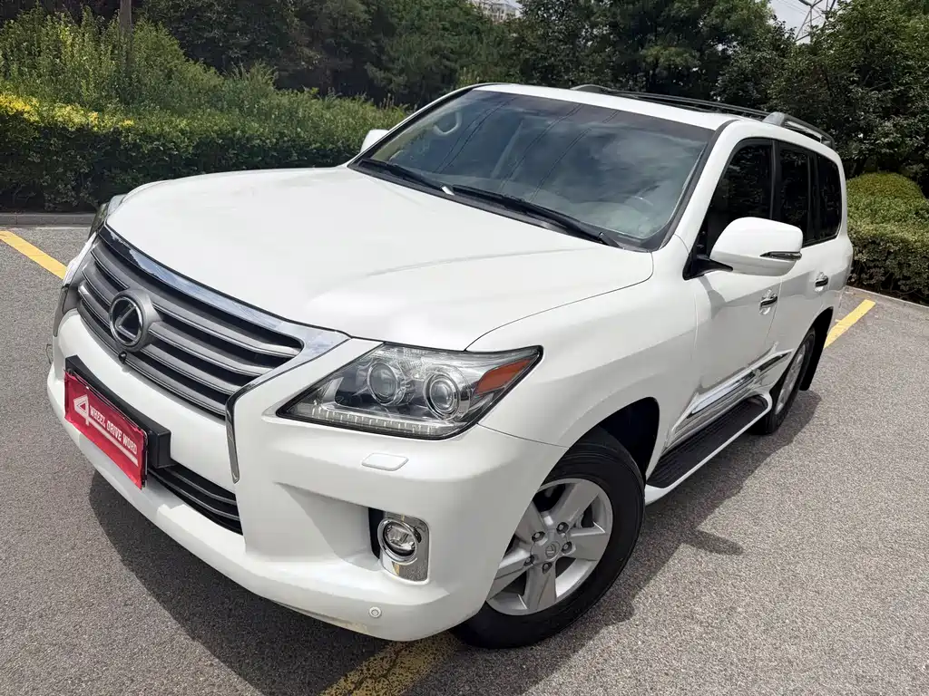 Lexus LX 2015 — фото 1