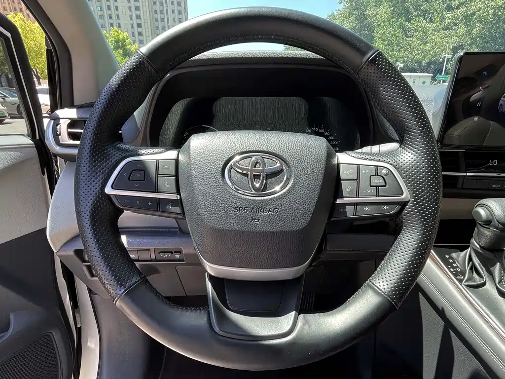 Toyota Granvia 2025