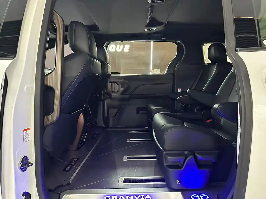 Toyota Granvia 2024