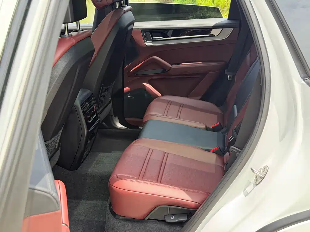 Porsche Cayenne 2024