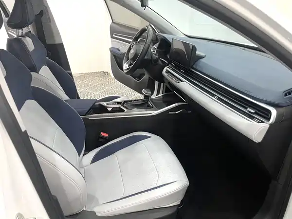 Geely Emgrand 2021