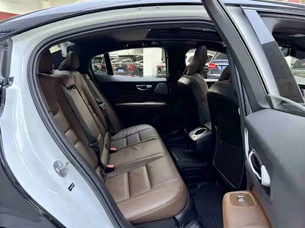 Volvo S60 2023
