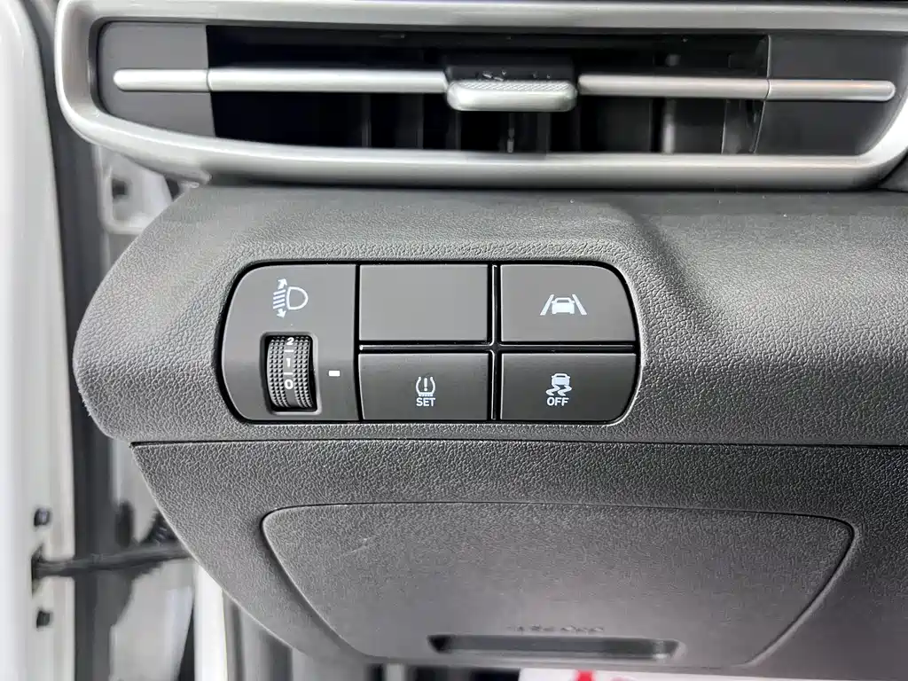 Hyundai Elantra 2023 — фото 10