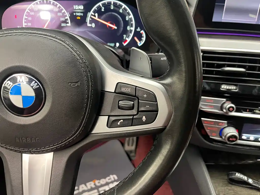 BMW 5 Series 2019 — фото 20