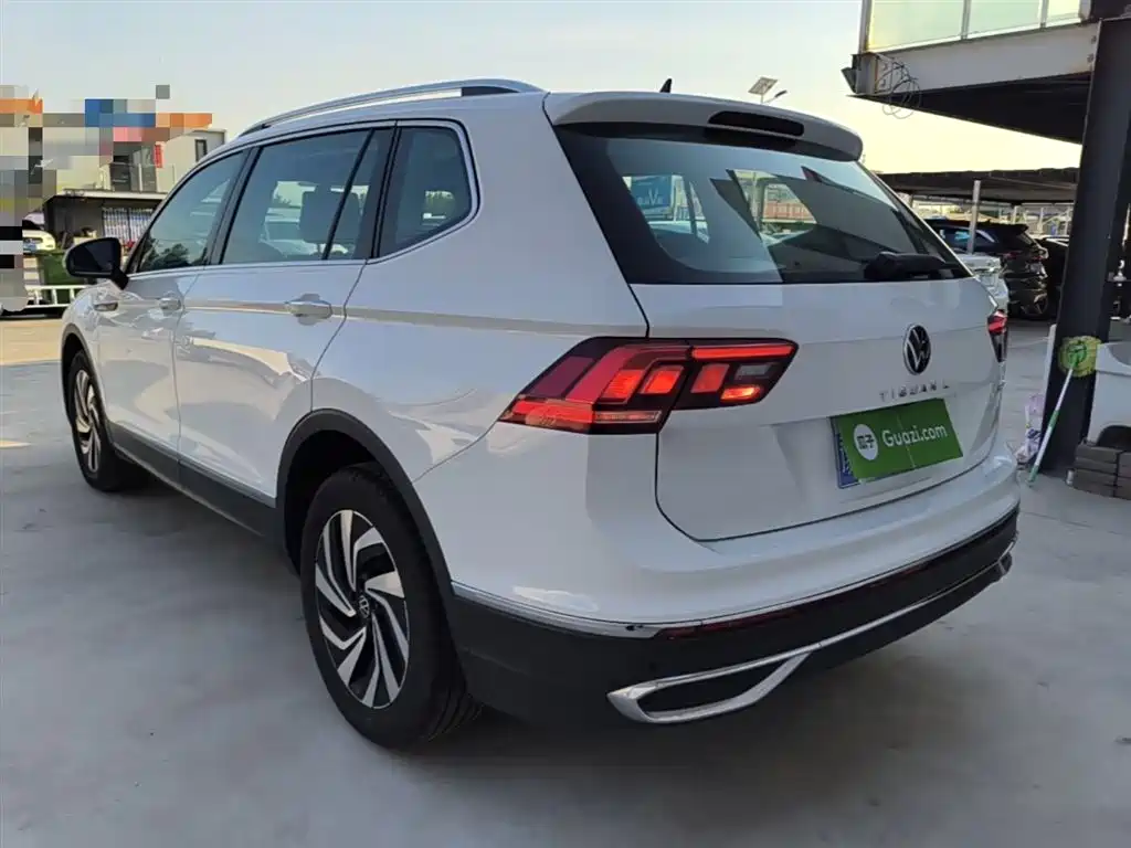 Volkswagen Tiguan L 2023 — фото 5