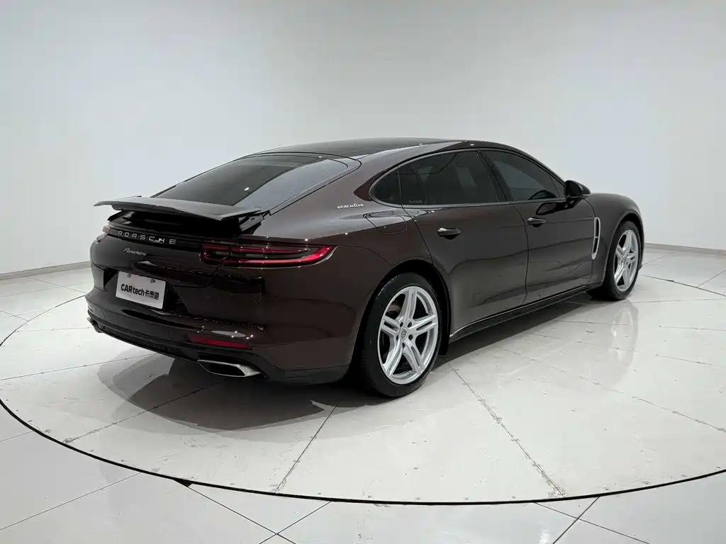 Porsche Panamera 2018 — фото 24