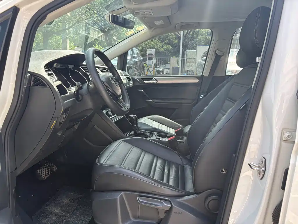 Volkswagen Touran 2016