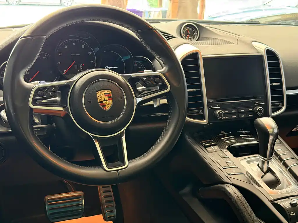 Porsche Cayenne 2016 — фото 8